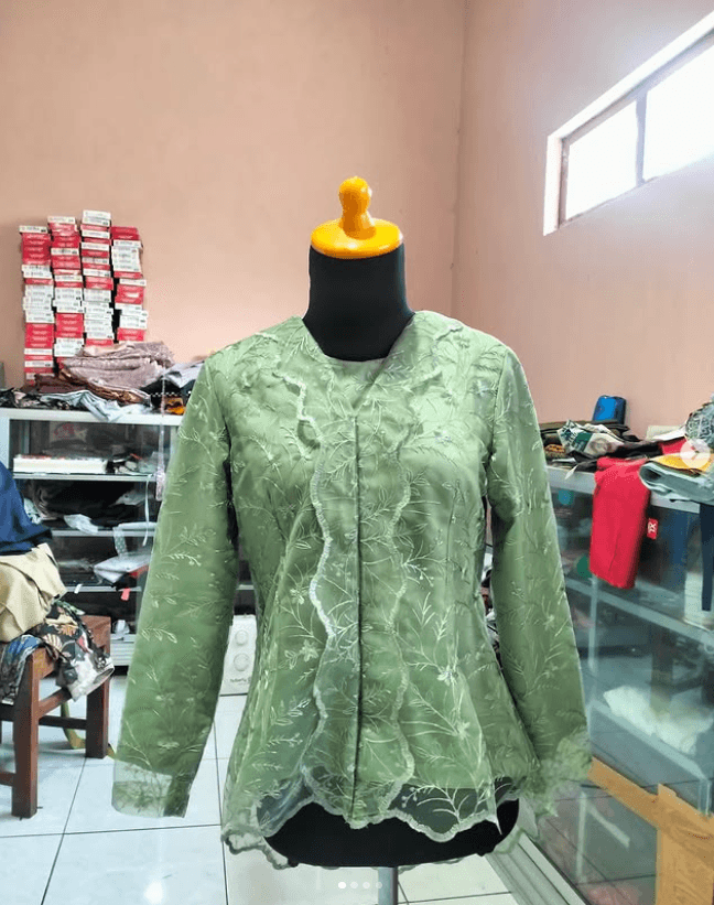 Kebaya Hijau Lengan Panjang