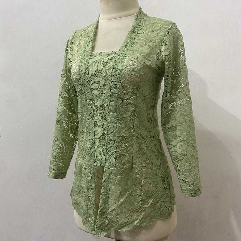 Kebaya Brokat Eksklusif